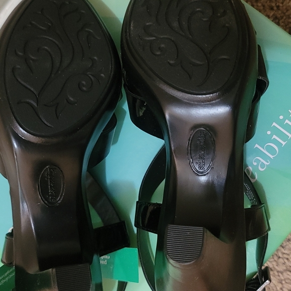 Sandals 🖤 - Picture 3 of 4